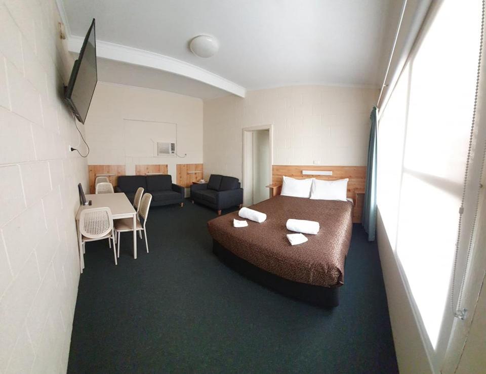 East West Motel Седьюн Екстер'єр фото