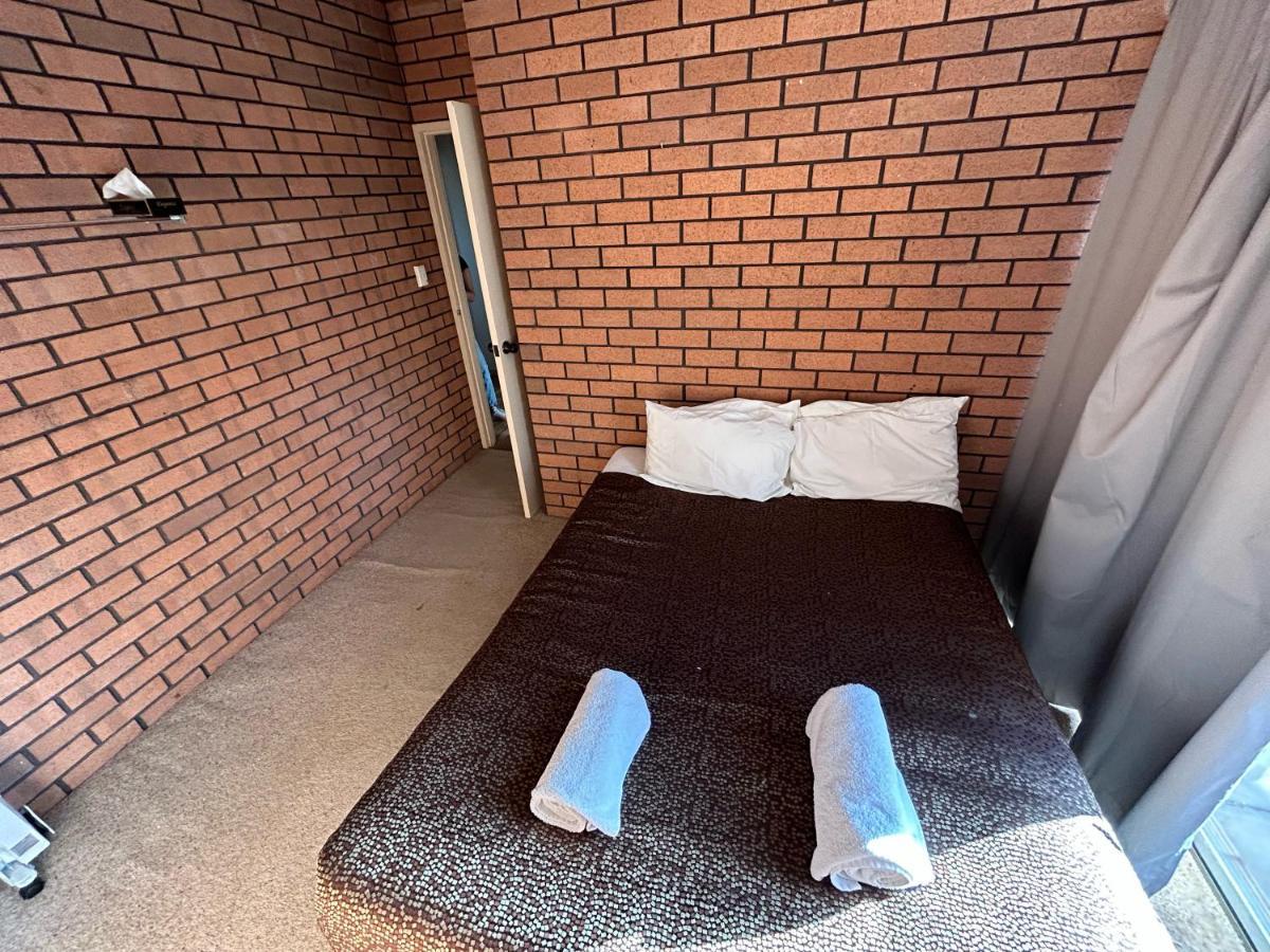 East West Motel Седьюн Екстер'єр фото